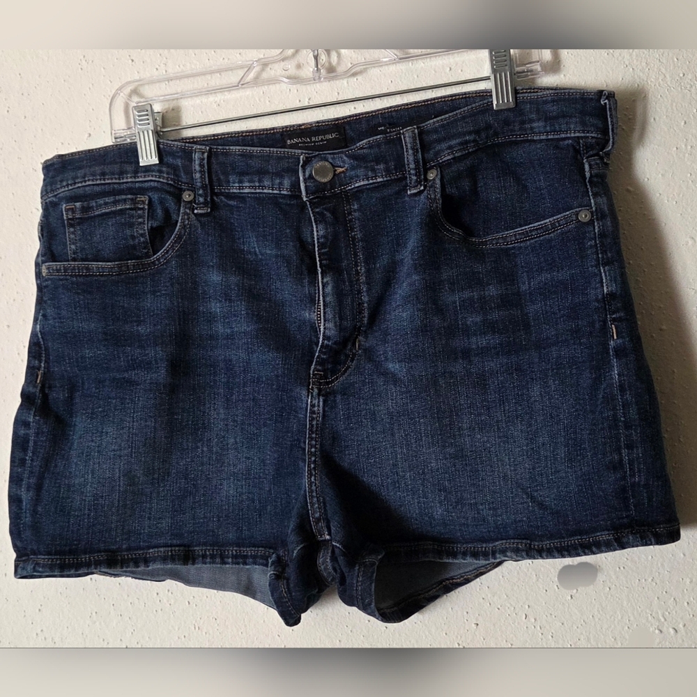 Banana Republic Dark Wash Denim Shorts - 2.5" Inseam (Sz. 34)